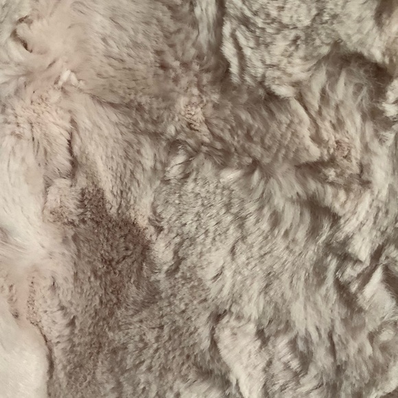 Faux Fur Cream Anthropologie Top - XS - Picture 2 of 8